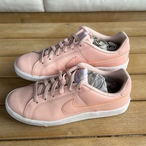 Nike women’s Court Royale